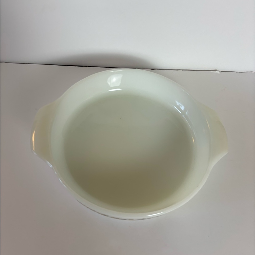 Vintage Anchor Hocking 429 milk glass baking dish round 9” 1.5 quart vegetable - Picture 3 of 6